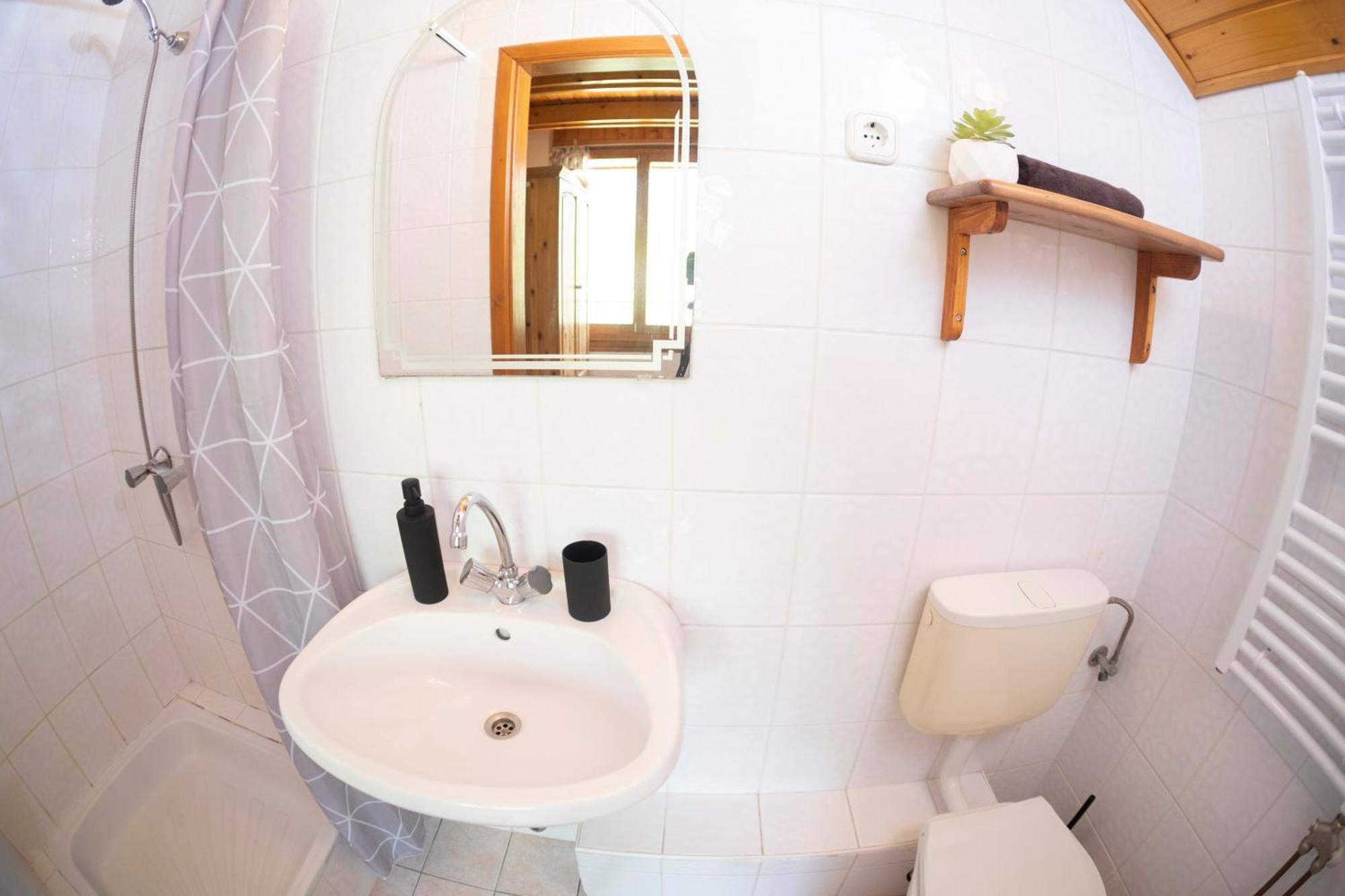 Vicze Apartmanhaz Siofok Oda fotoğraf